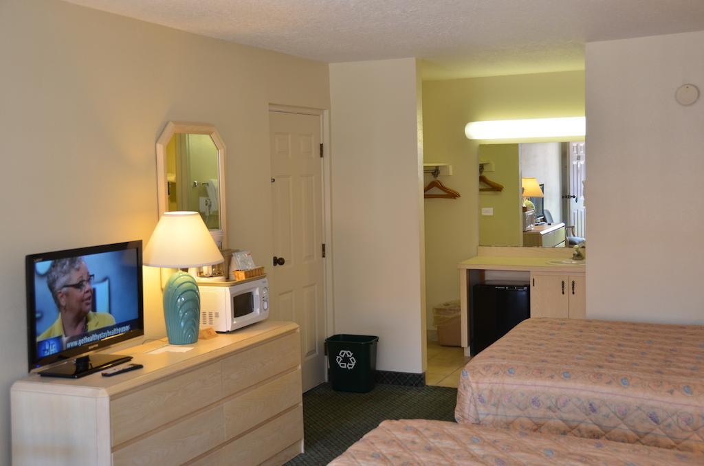 Cypress Cove Nudist Resort Poinciana Pokój zdjęcie